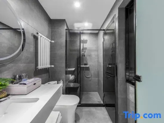 Yinlu Hotel (Zhengzhou Railway Station West Square Erqi Wanda Plaza)