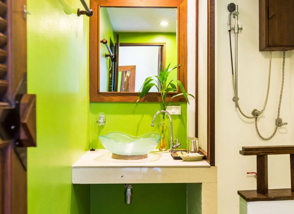 Ban Kong Rao Guesthouse - Quiet Santitham Oasis - Charming Garden & Mountain Views