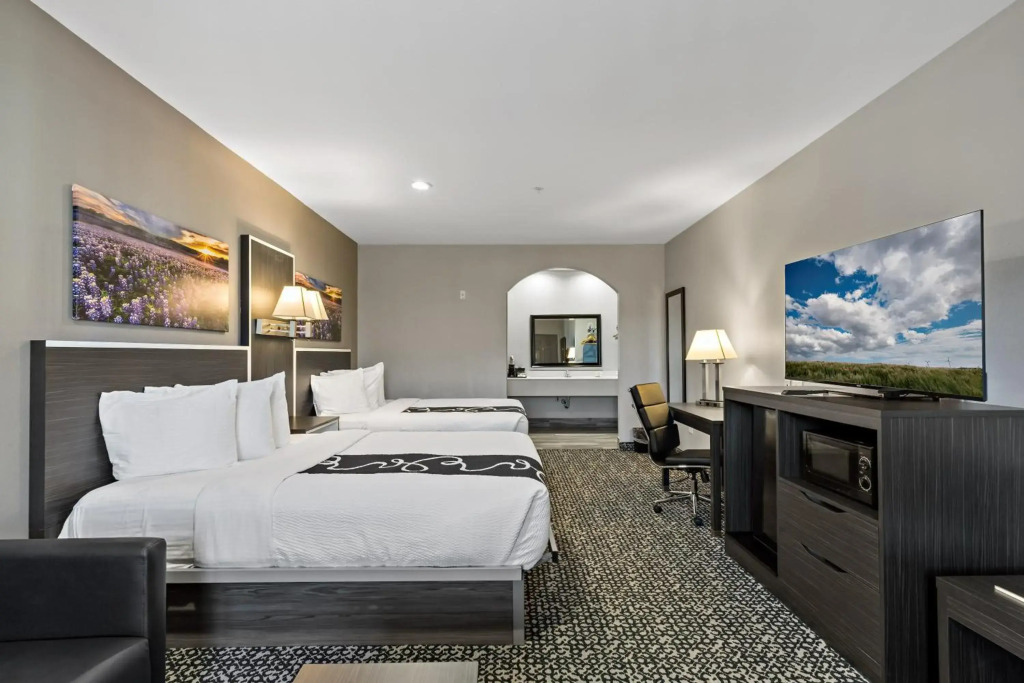 Paris Inn & Suites