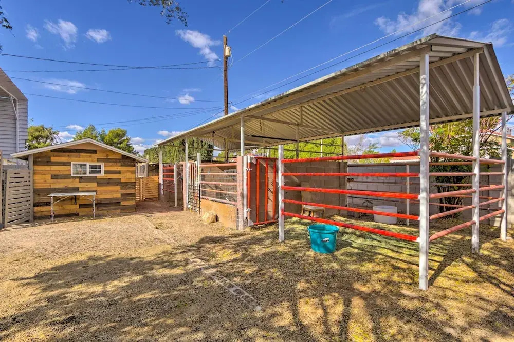 'the Goat Hut' Studio Casita: 11 Mi to Strip!