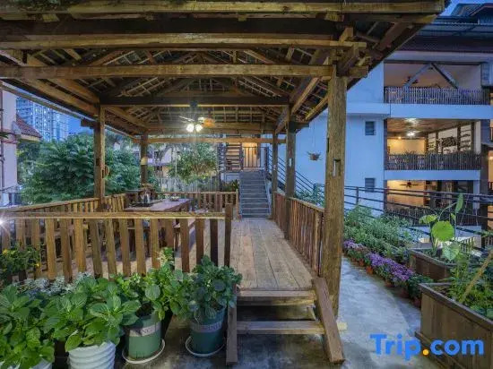 Xishuangbanna Jinghong Plum Blossom Courtyard Hotel (Poshui Square Branch)