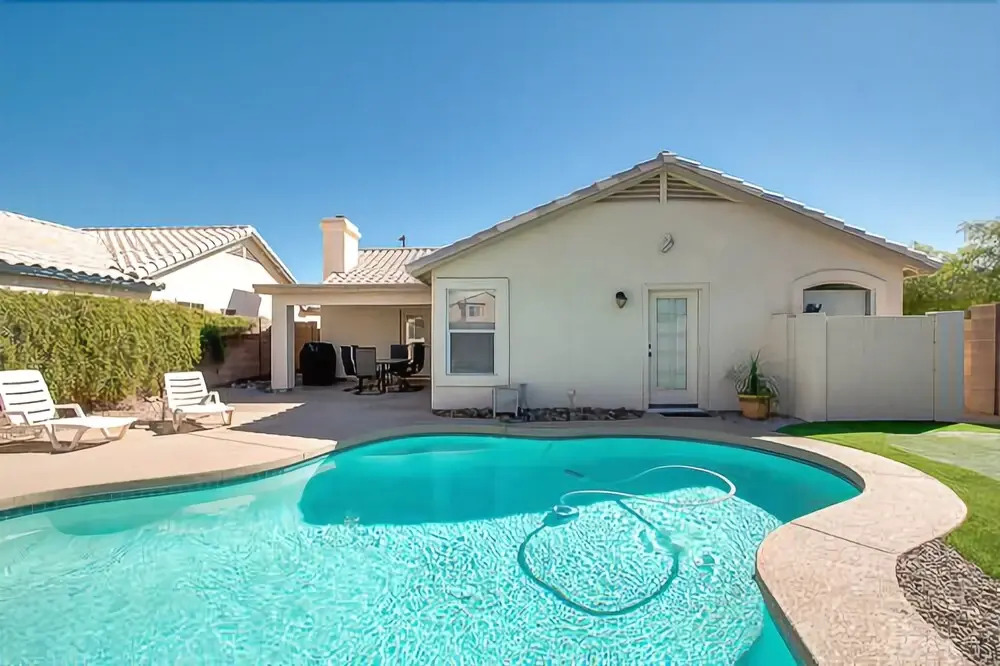 Ironwood - 3 Br home by RedAwning