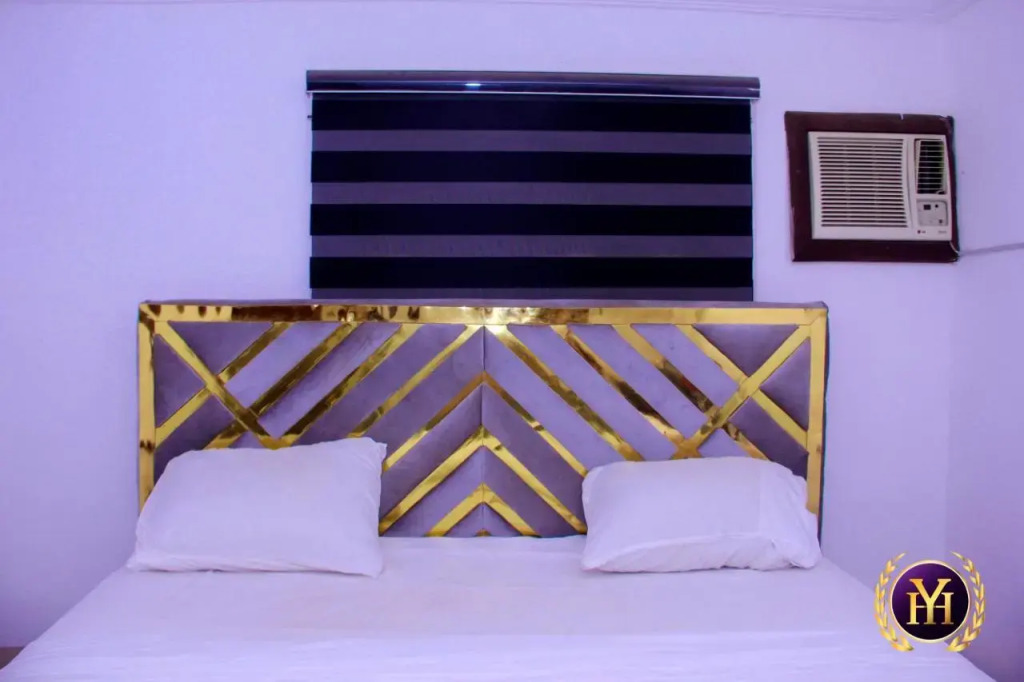 Yais Hotel and Suites