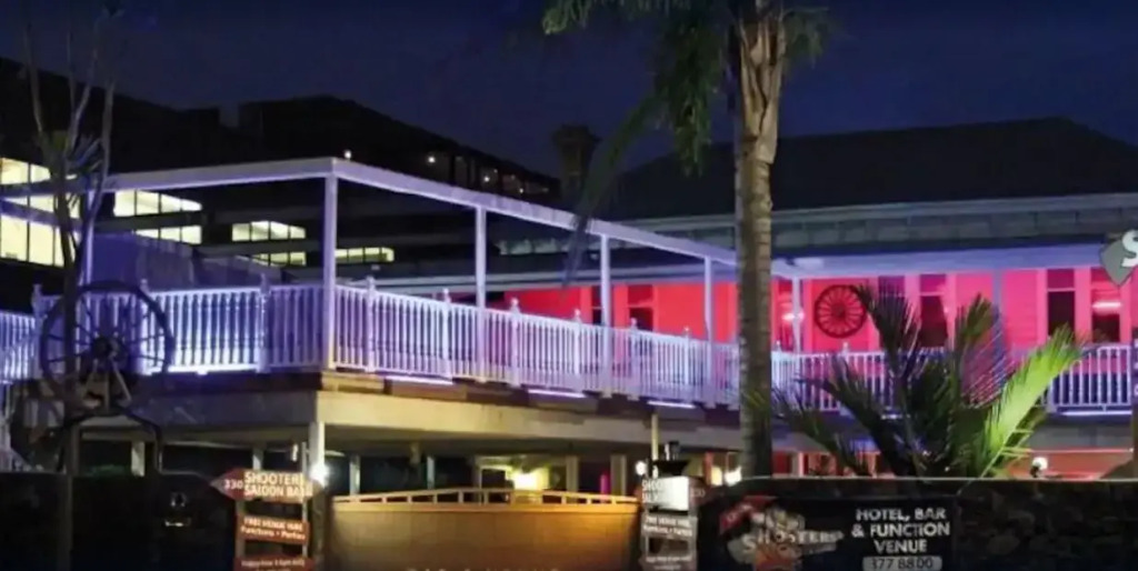 Shooters Saloon Bar Hotel & Cabins