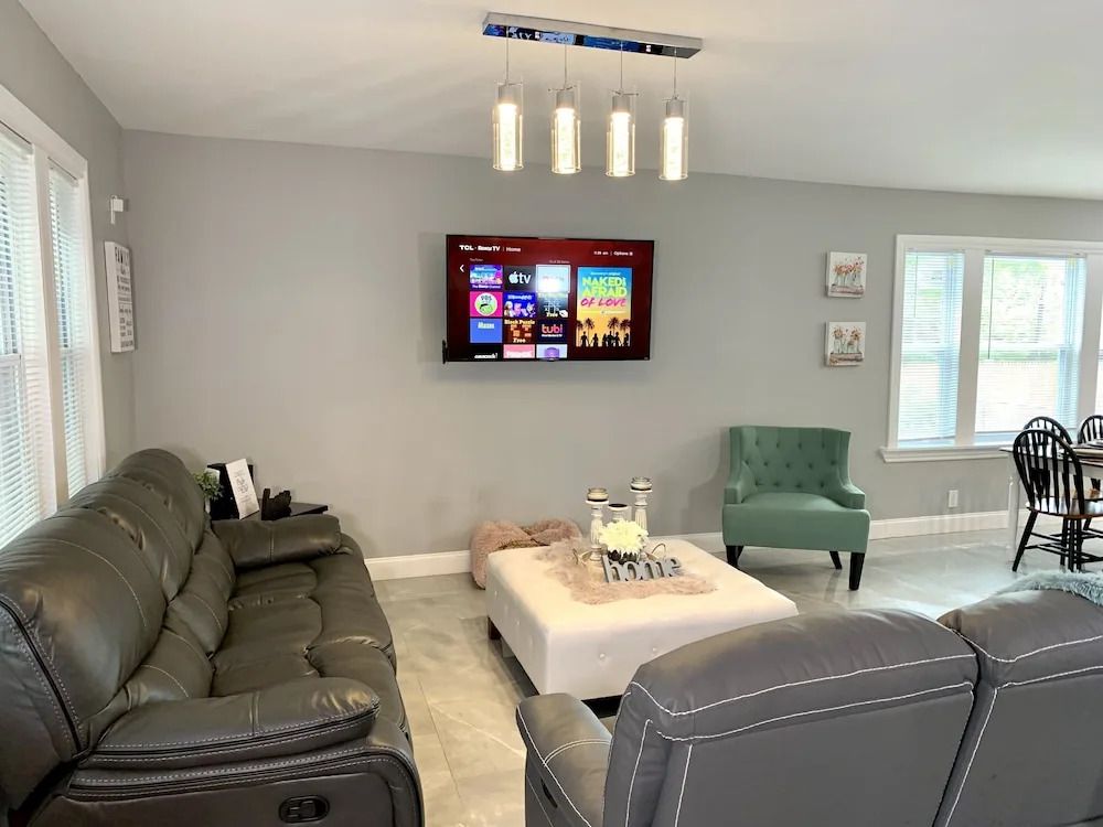 The Horseshoe Falls Villa- 6BR Free Parking, Minutes From Falls & Casino