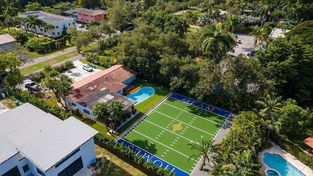Sport Villa - Football Field Grill Games Pool, North Miami