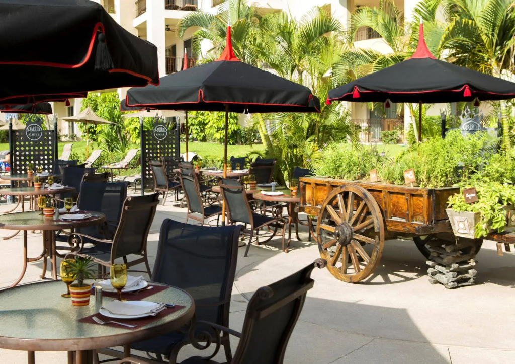 Villa La Estancia Condo: Pools, Hot Tub, & Balcony