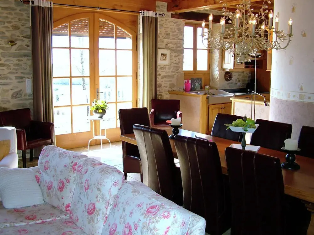 Elegant Villa in Saint-medard
