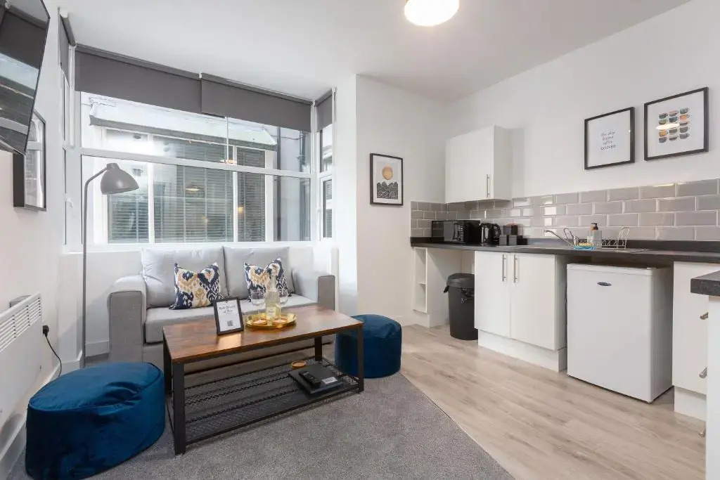 Charles Alexander Short Stay - Charnley House Apartments