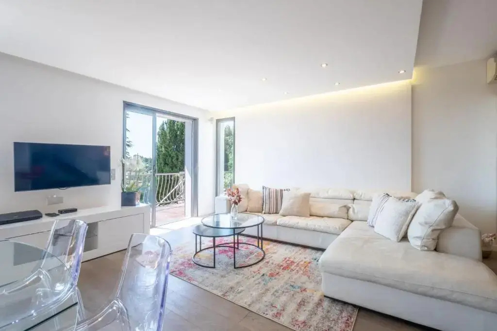 SERRENDY PENTHOUSE STYLE HOUSE Swimming pool and absolute calm!