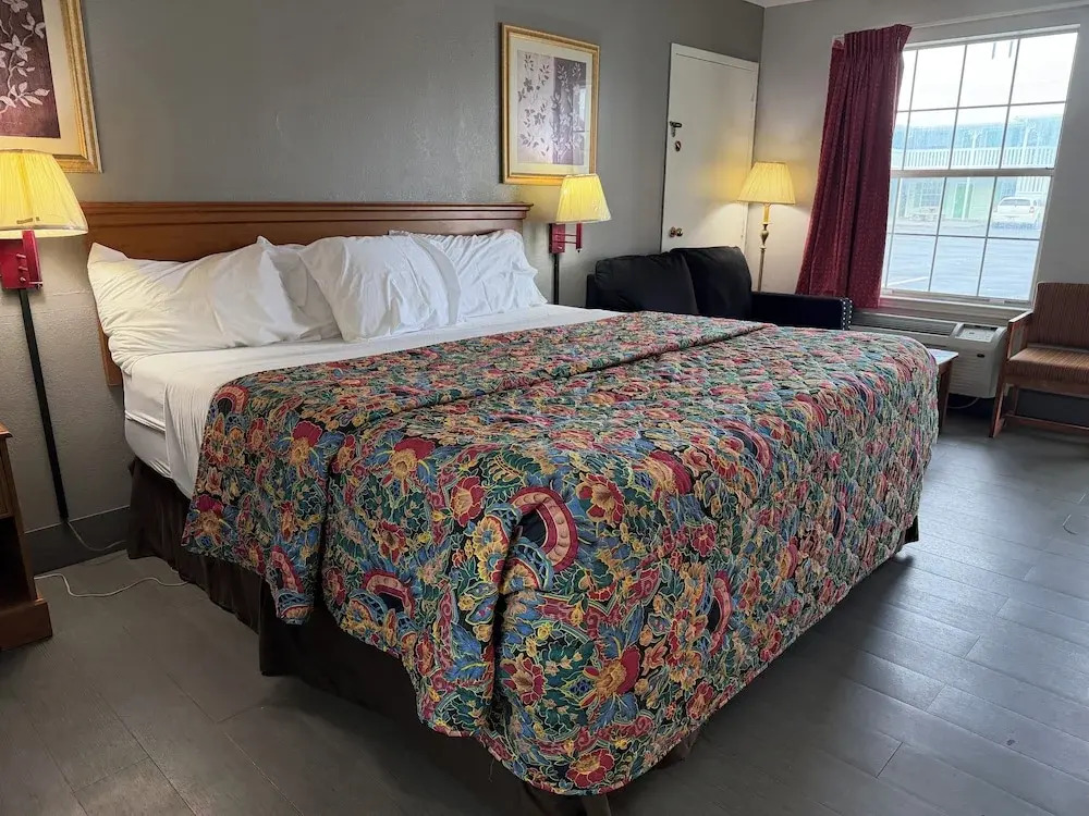 Key West Inn - Chatsworth