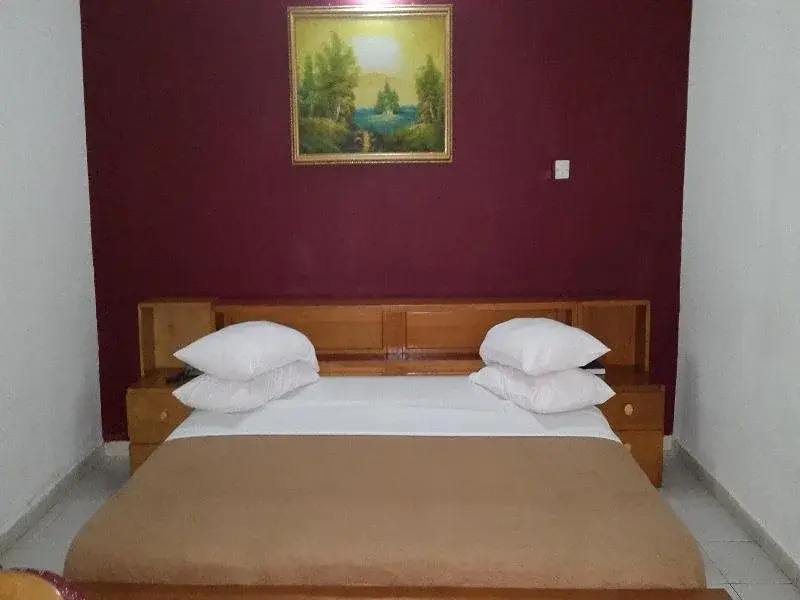 Sir Max Hotel