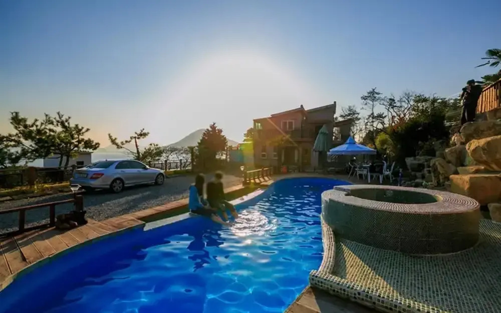 Geojedo Santa Monica Pension