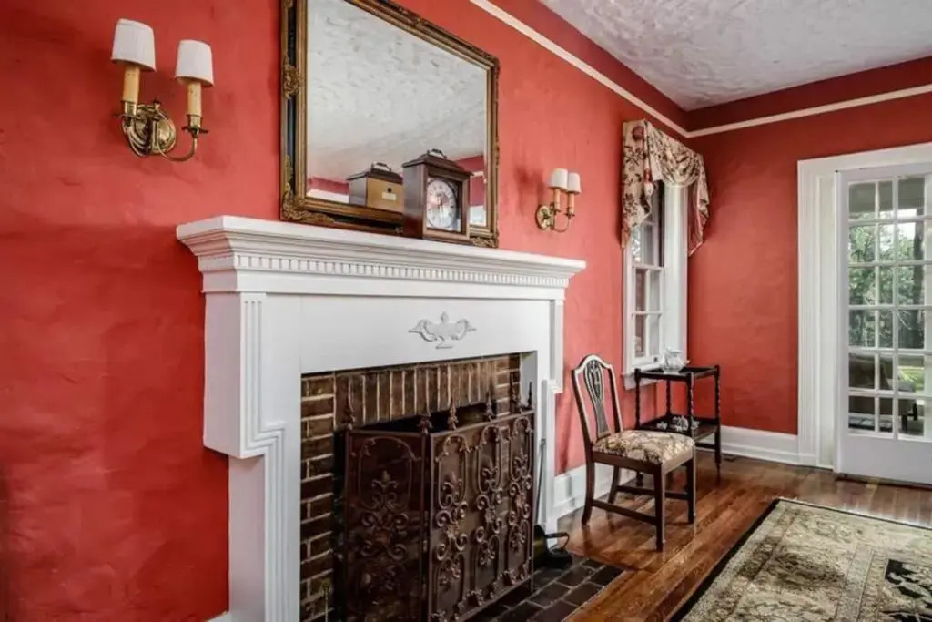 Knollwood House Bed & Breakfast