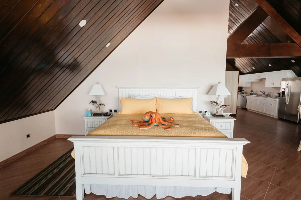 Surfrider Resort Hotel