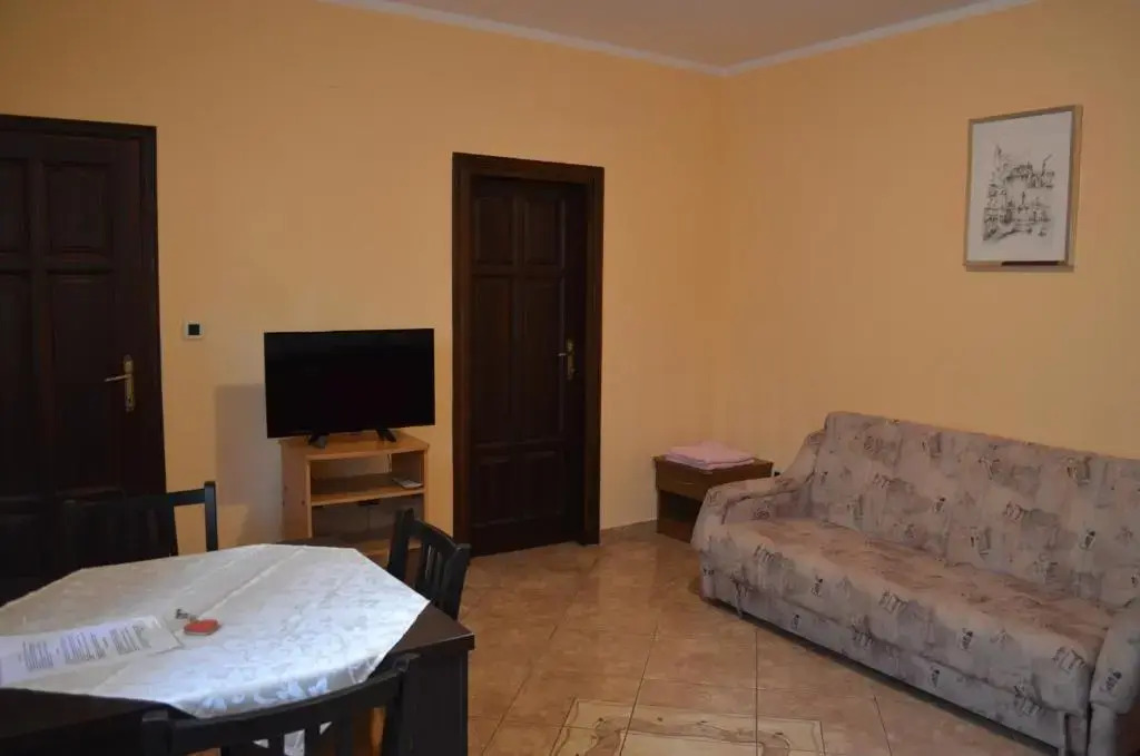 Apartments Sandra with free private parking