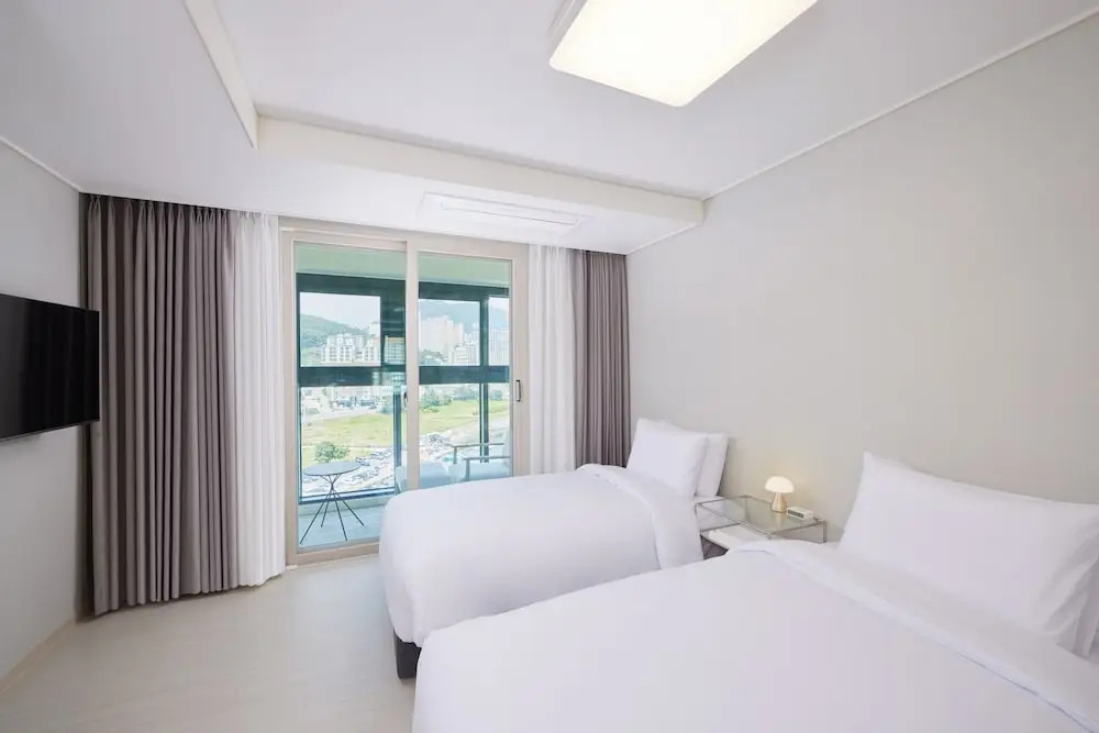 Shift Door Residence Hari