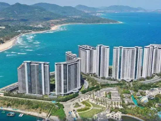 Yajing Haiju Surfing Seaview Design Hotel (Wanning Sunac Riyuewan Branch)