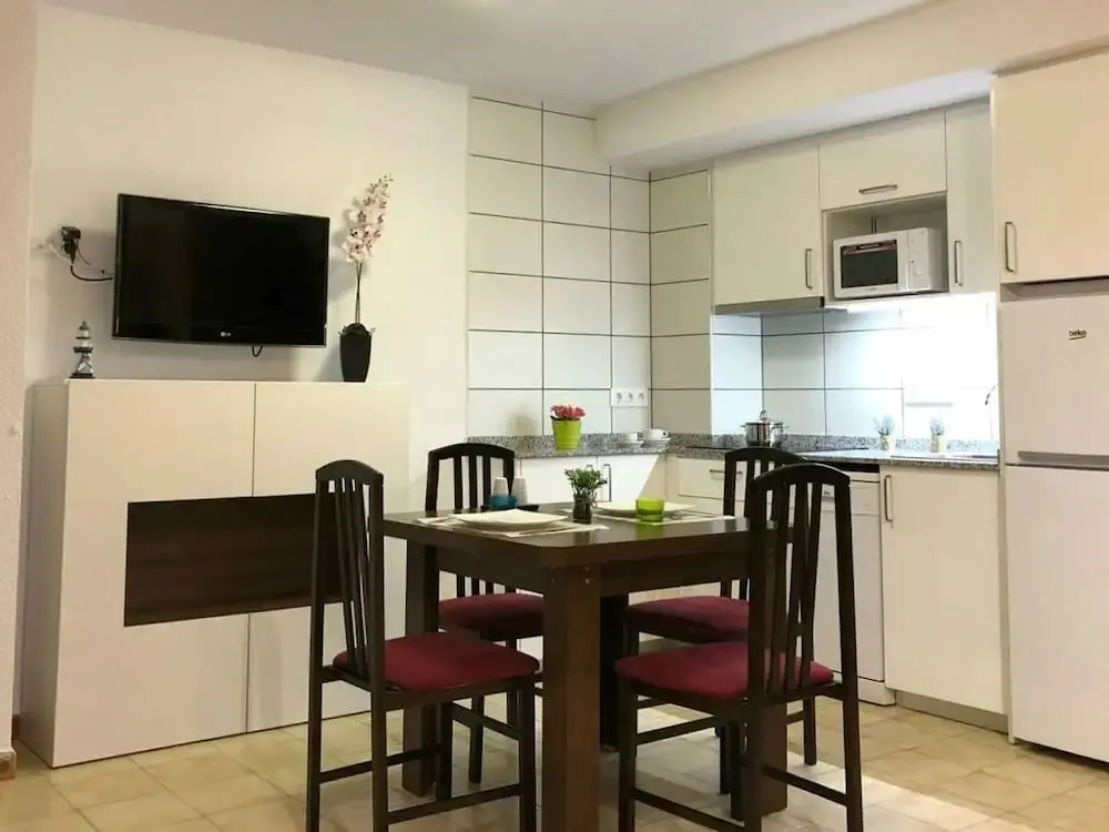 Cozy apartment on the sandy Nova beach in Roses, Spain