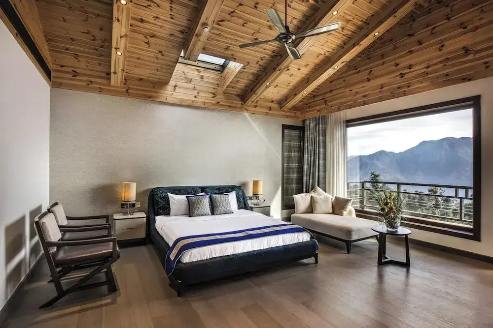 An Extravagant Pushp Villa Overlooking the Ganges