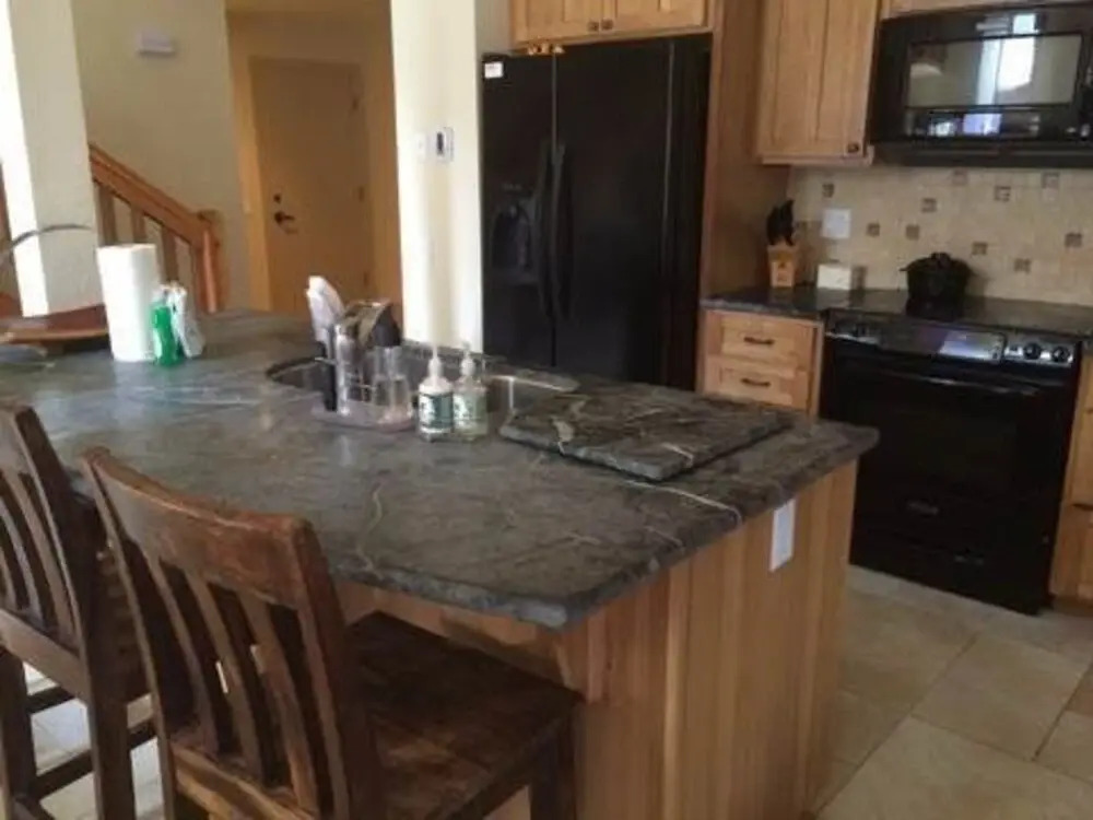 Mountainback 54 Loft Corner 3 Br Home by Redawning