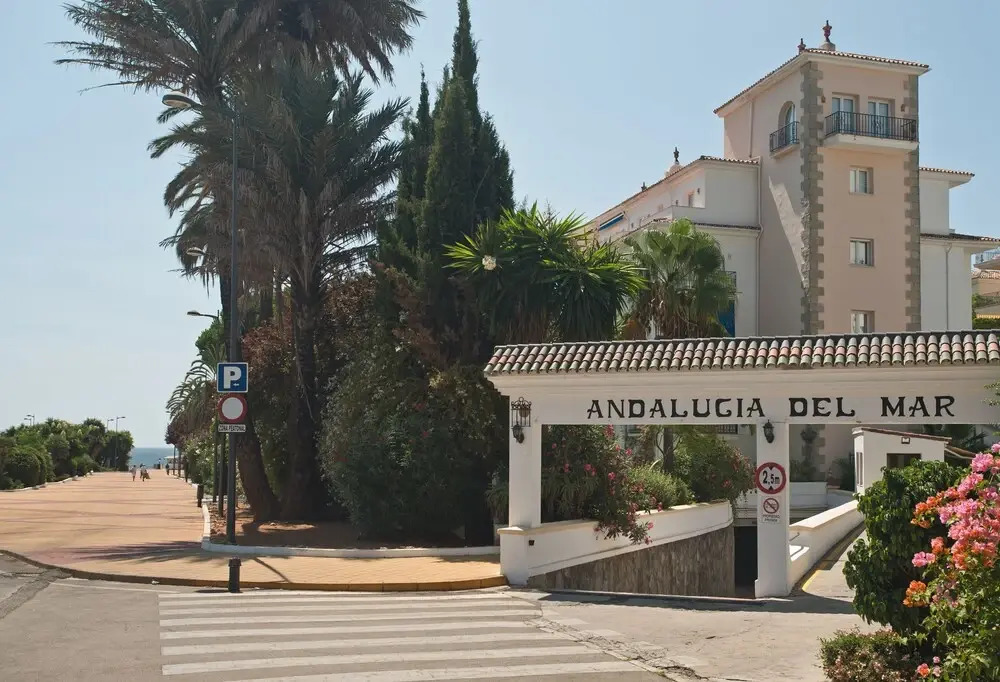 Beachfront Penthouse, Sea/mountain Views, 3 Balconies, Puerto Banus, Marbella