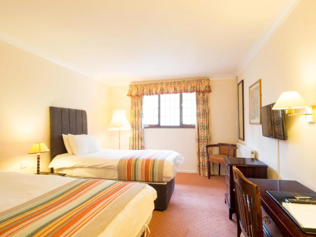 The Devils Punchbowl Hotel