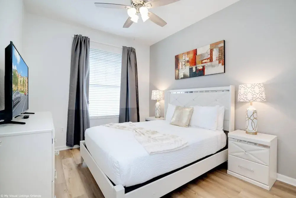 Spacious and Lovely 3BD Unit With Balcony, Close to the Convention Center #3vc309