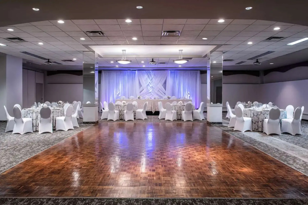 Clarion Hotel & Suites