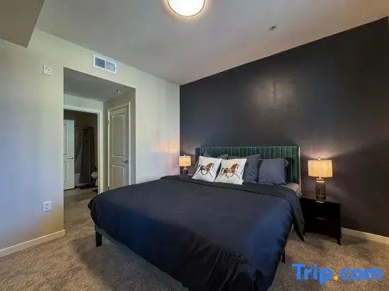 Serene APT 10 Min from Disneyland With Pool & GYM