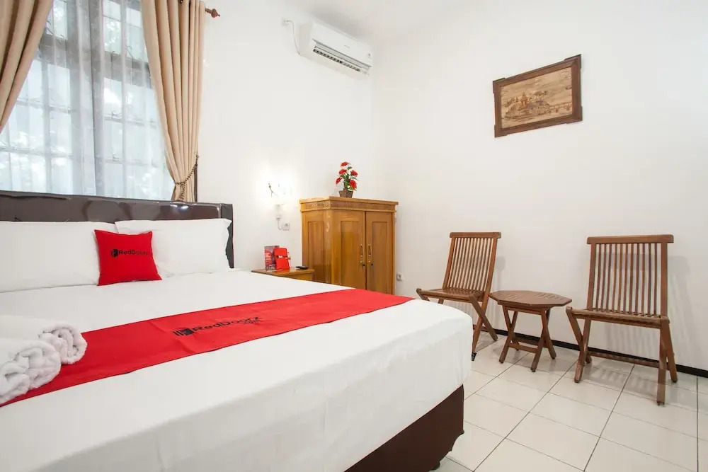 RedDoorz near Sanan Malang