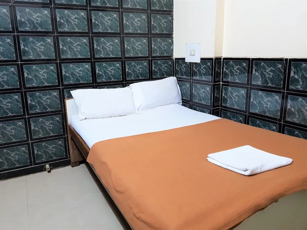 Hotel Metro Plaza Residency by Hexa Rooms