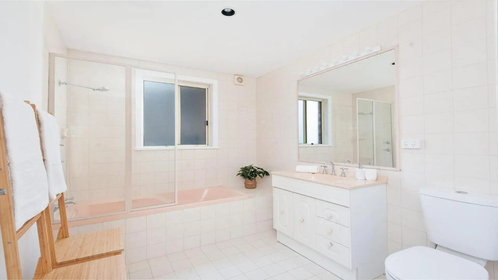 The Family Entertainer - with sweeping water views