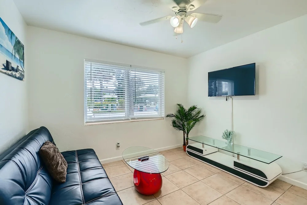 Singer Island Inn