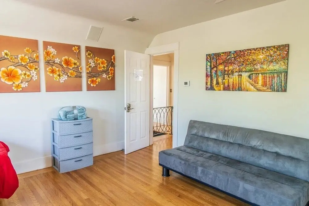 Large and Bright 3 Bedroom With Room For 7