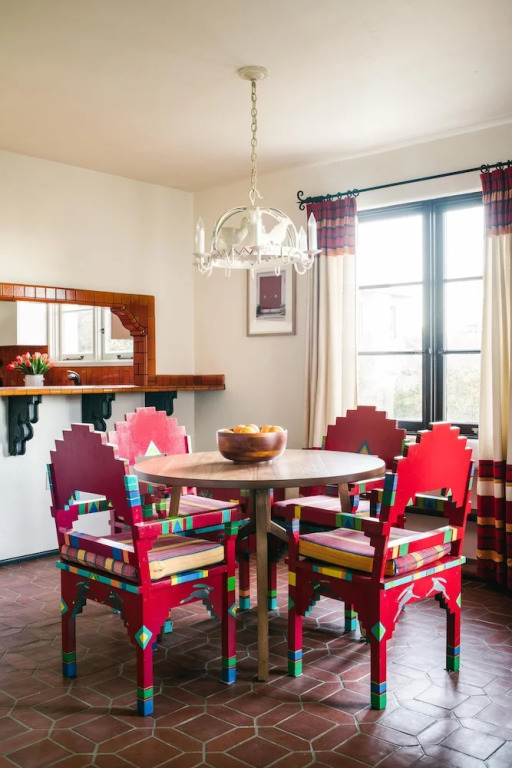 Frida by AvantStay | Sleeps 16! Prvt Estate w/ Tennis Ct & Mins to Beach!