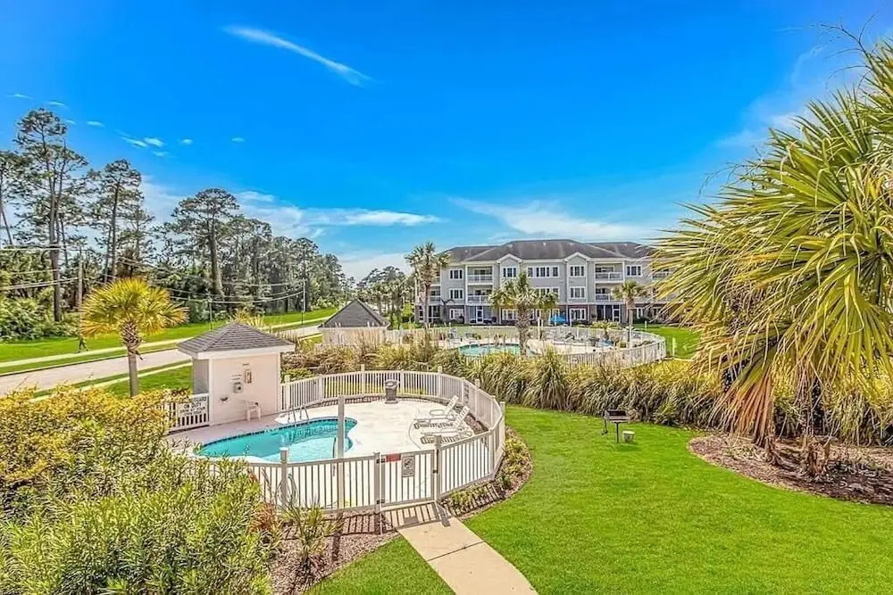 Pet-Friendly Luxury 3BR with Pool Sleeps 8 Near Beach