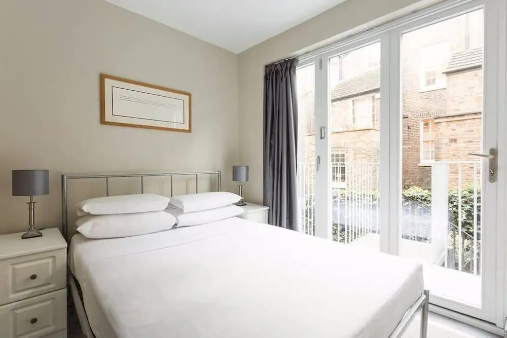 Gorgeous 1br Home in Victoria W/Patio, 4 Guests