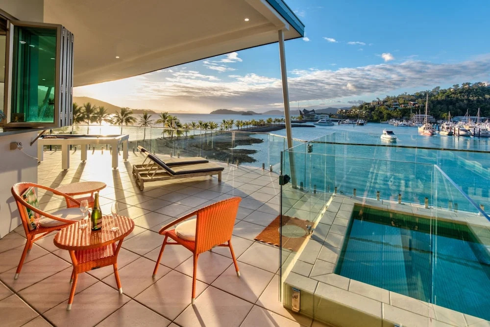 Pavillions 25 Penthouse with Marina View