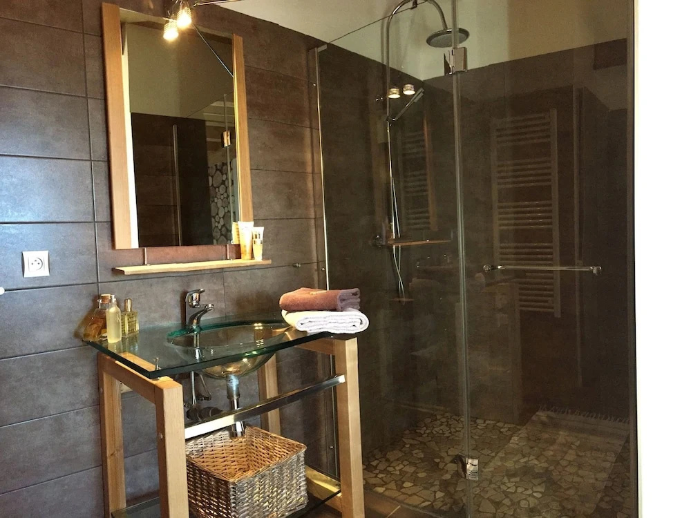 New House With Infrared Sauna and Stunning Mountain Views