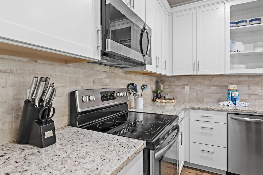 Driftwood Townhomes #3- Liv Salty