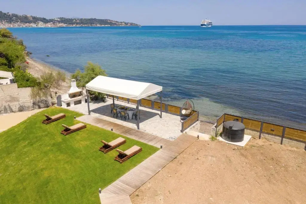 Venetico Beachfront Apartments & Suites - Sea View Suite