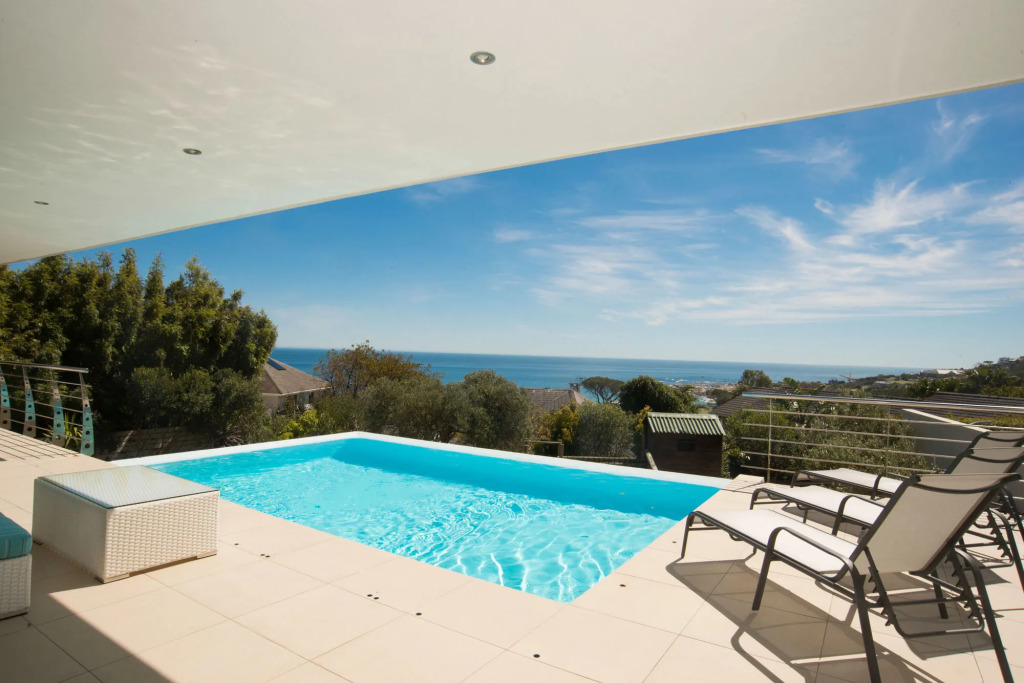 Blue Emerald Villa - Heated Pool