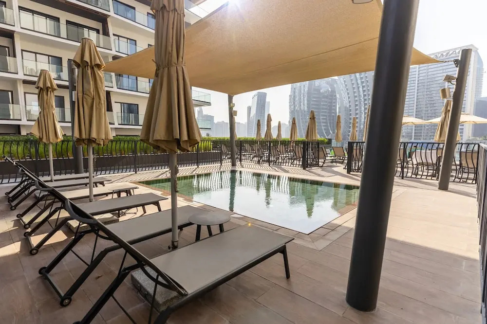 Waves - Impressive 1BR Apartment Close to Burj Khalifa