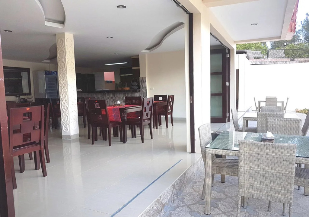 Zoé’s Paradise Waterfront Hotel