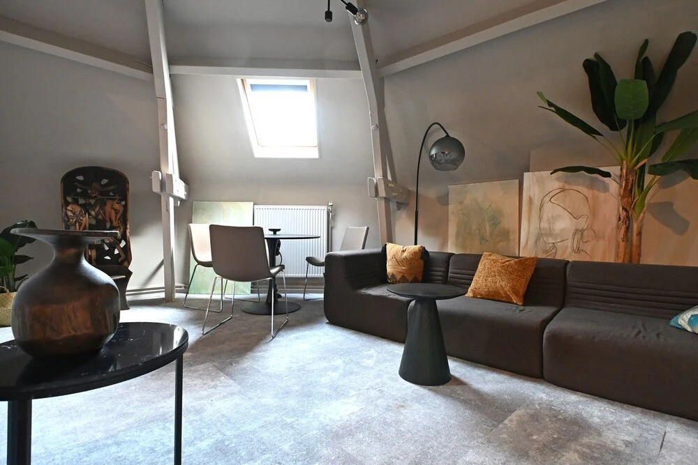 Up too 8- 10 Persons Stay in Antwerp