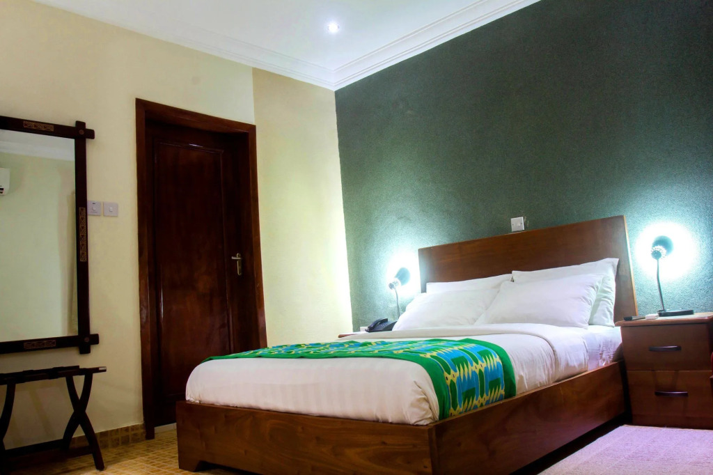 Mahogany Lodge, Cantonments