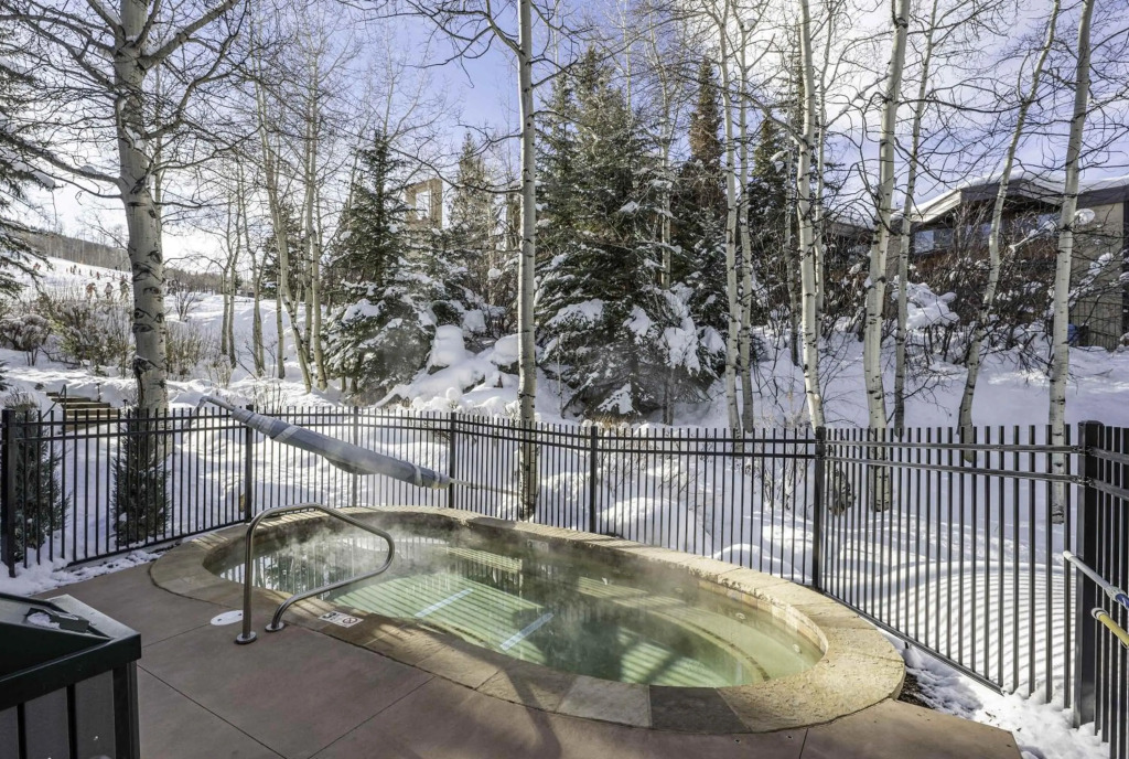 True Ski-In Ski-Out 2 BR Condo with Hot Tub