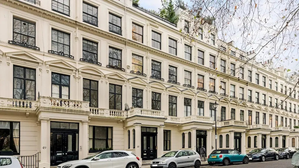 The Spacious Cleveland Square Apartment