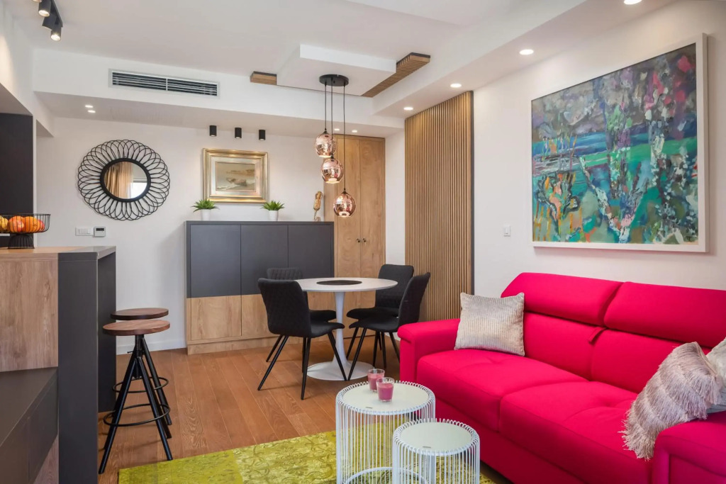 V Luxury Apartment